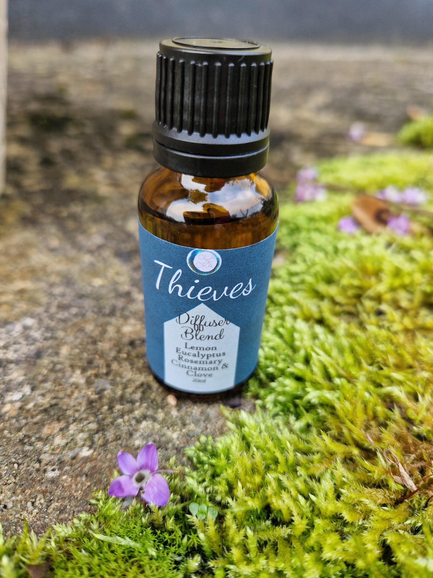 Thieves Essential Oil Blend – Natural Aromatherapy – Made in Ireland