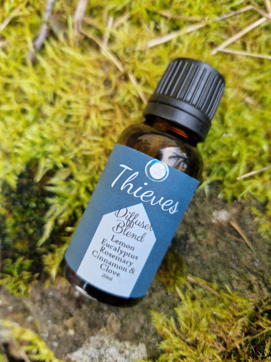 Thieves Essential Oil Blend – Natural Aromatherapy – Made in Ireland